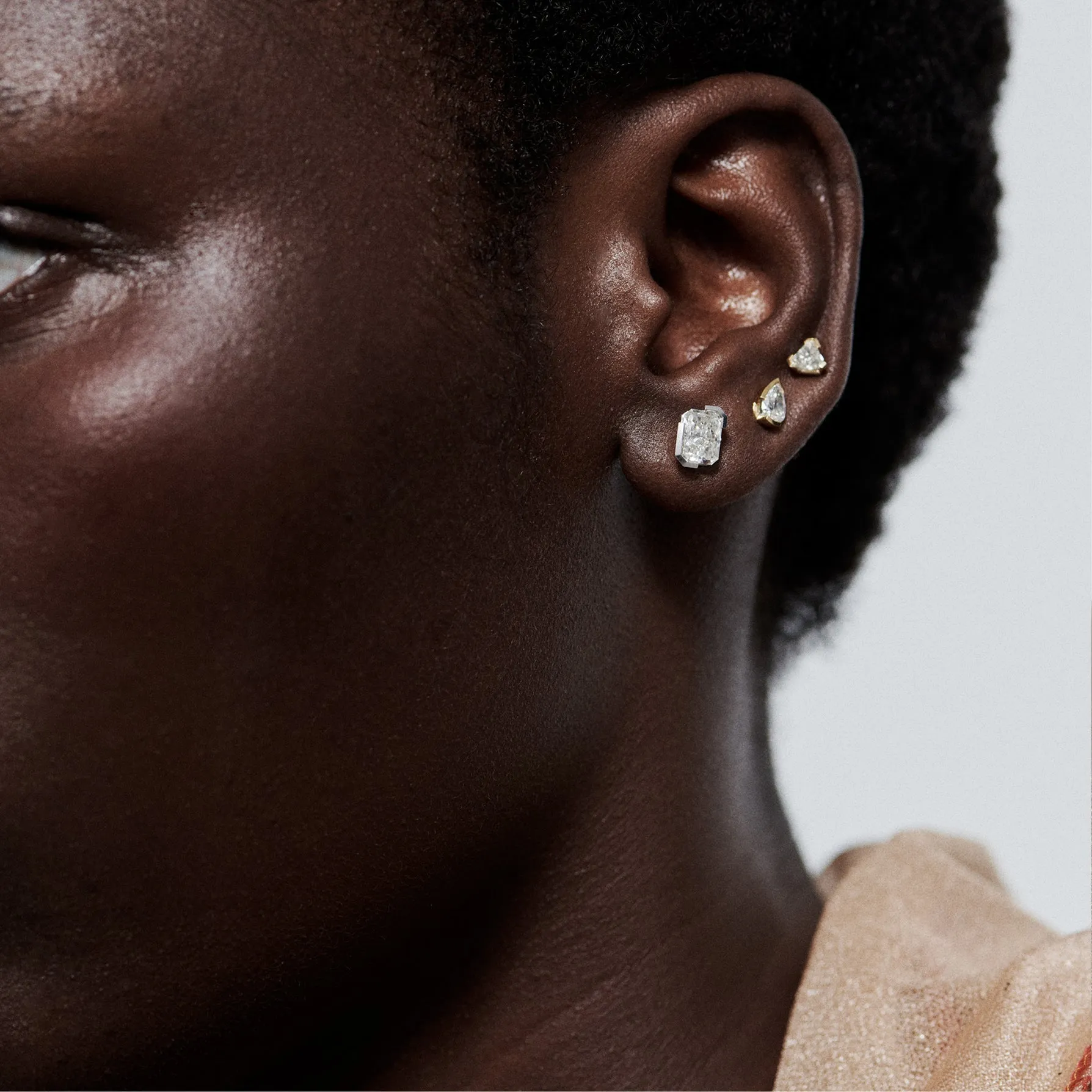 Meta gardenia studs